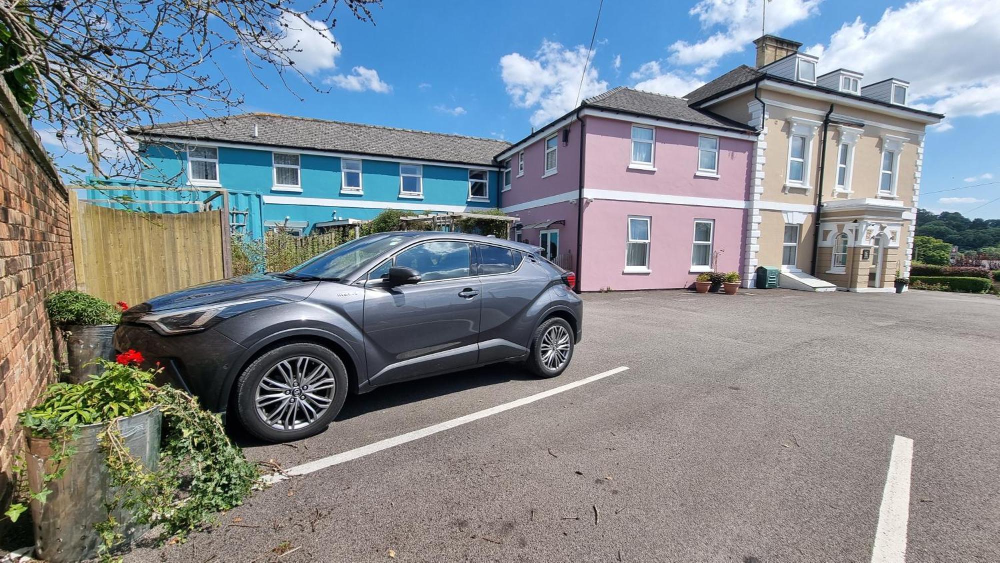 Cotswold Aparthotel Stroud  Exterior photo