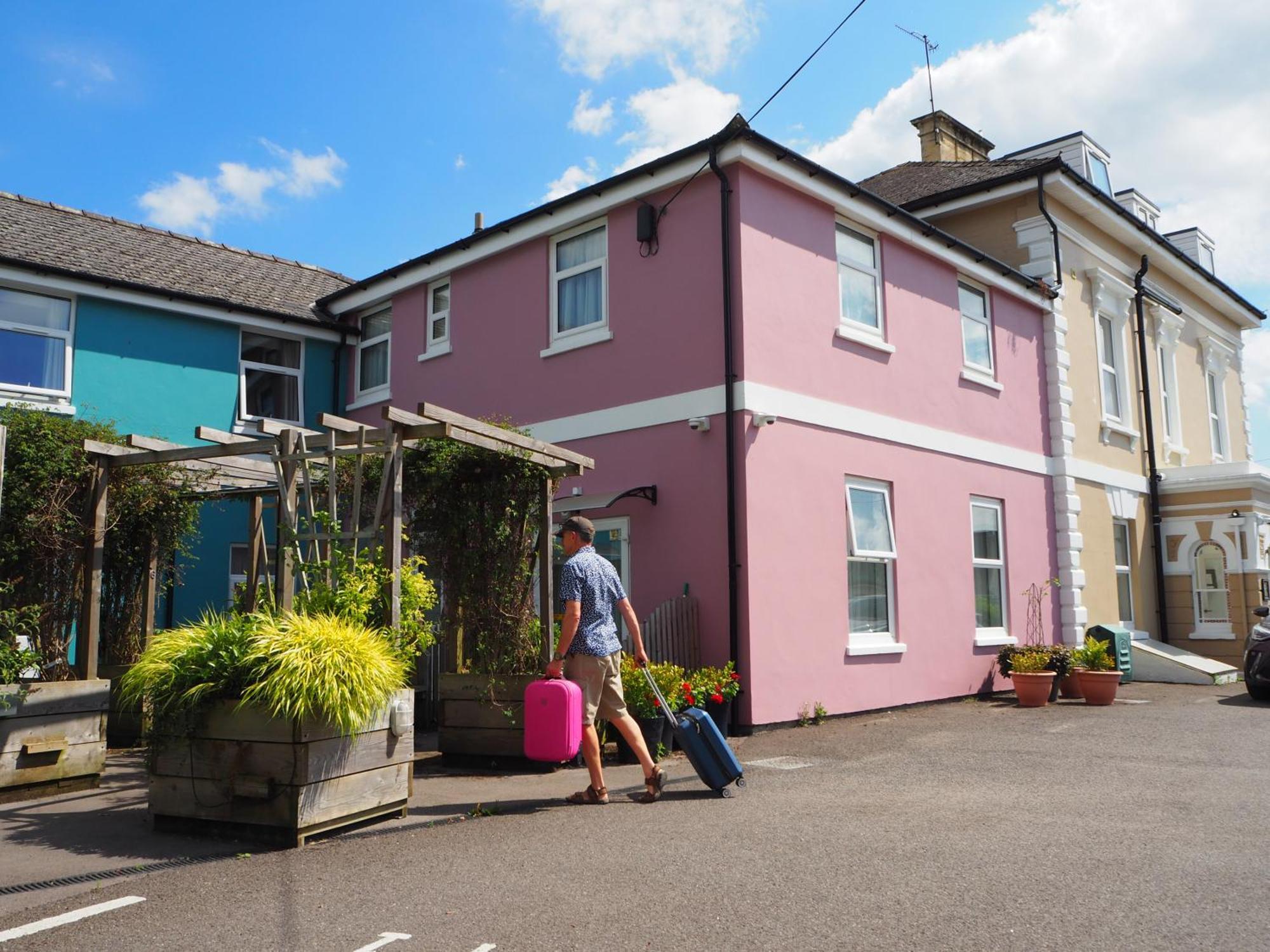 Cotswold Aparthotel Stroud  Exterior photo